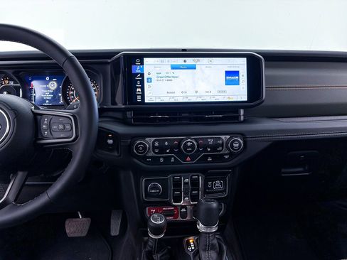 Used 2025 Jeep Gladiator Mojave w/ Convenience Group image 11