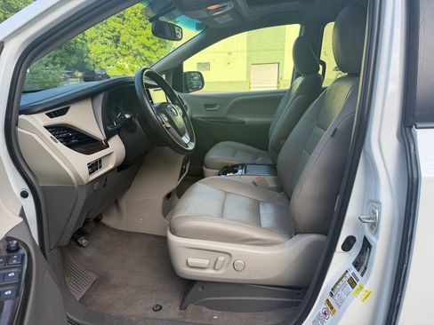 Used 2015 Toyota Sienna XLE Premium AWD/4WD image 13