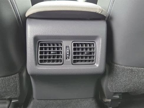 Used 2020 Toyota Camry XLE image 13