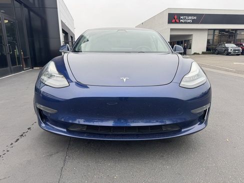 Used 2018 Tesla Model 3 Long Range image 3