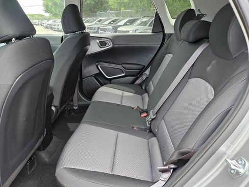 Certified 2025 Kia Soul LX w/ LX Technology Package FWD image 17