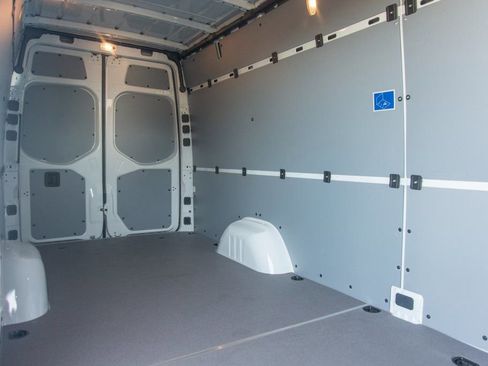 Used 2025 Mercedes-Benz Sprinter 2500 image 37