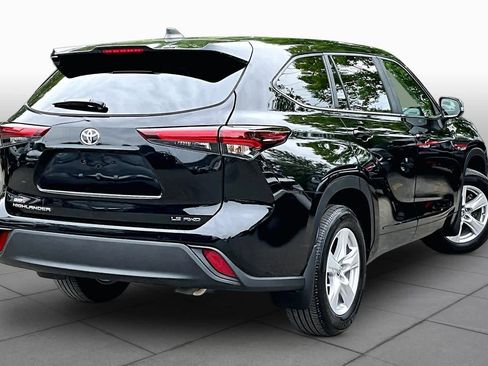 Used 2025 Toyota Highlander LE AWD/4WD image 13