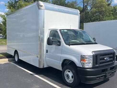 New 2025 Ford E-450 and Econoline 450 Super Duty w/ Driver's Safety Package RWD image 1