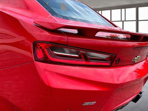 Used 2017 Chevrolet Camaro SS RWD image 27