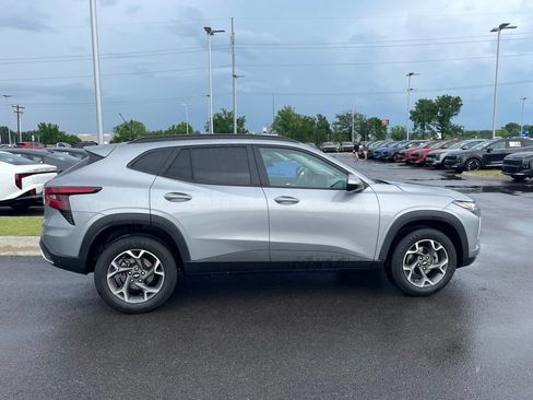Used 2025 Chevrolet Trax LT w/ Driver Confidence Package FWD image 8