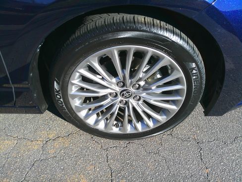 Used 2022 Toyota Avalon Limited image 14