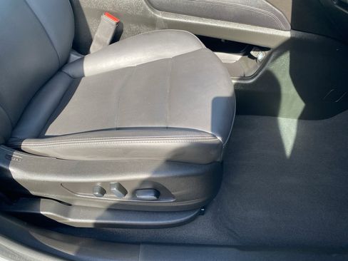 Used 2025 Cadillac XT6 Premium Luxury image 23