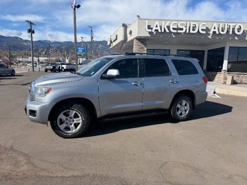 Used 2017 Toyota Sequoia SR5 w/ Premium Package AWD/4WD image 4