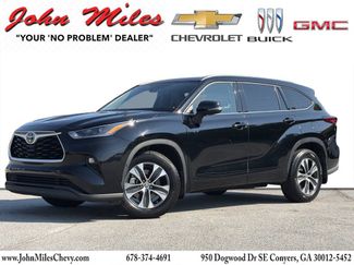 Used 2021 Toyota Highlander XLE AWD/4WD video 1