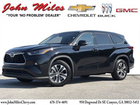 Used 2021 Toyota Highlander XLE AWD/4WD image 1
