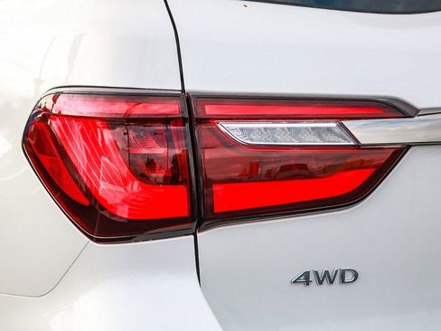 Used 2024 INFINITI QX80 Premium Select w/ All-Season Package image 10