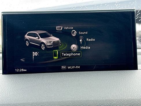 Used 2018 Audi Q7 3.0T Prestige image 16