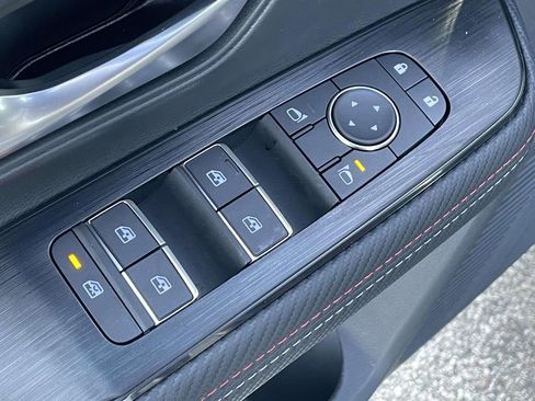 New 2026 Nissan Kicks SR image 17