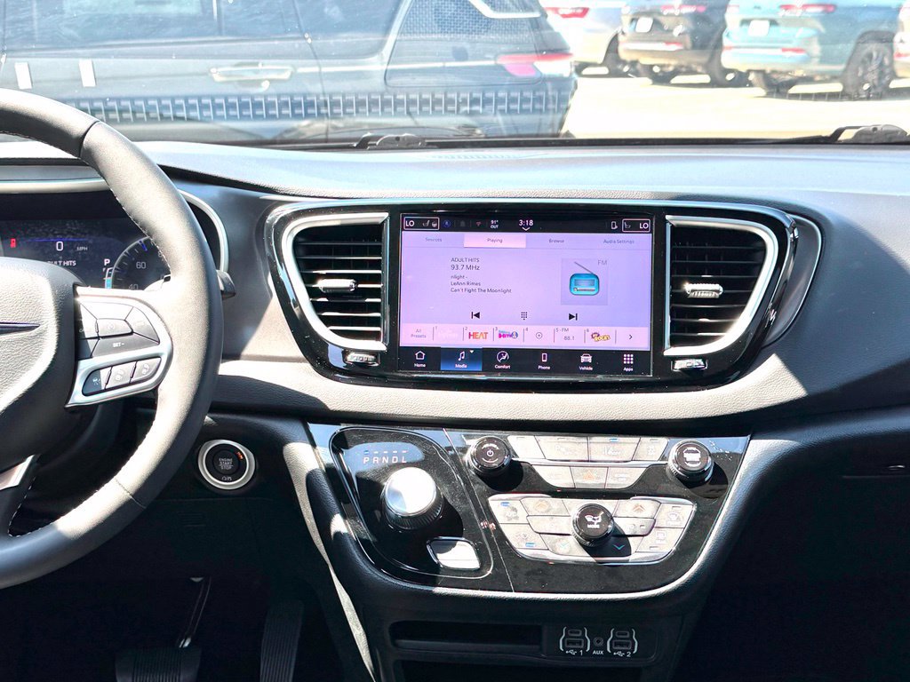 Used 2025 Chrysler Pacifica Select FWD image 18