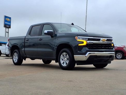 Used 2025 Chevrolet Silverado 1500 LT image 3