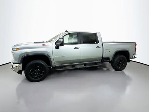 Used 2024 Chevrolet Silverado 2500 LT w/ Convenience Package image 5