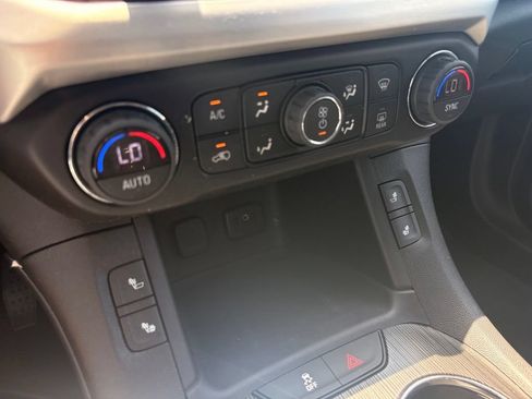 Used 2019 GMC Acadia SLT FWD image 17