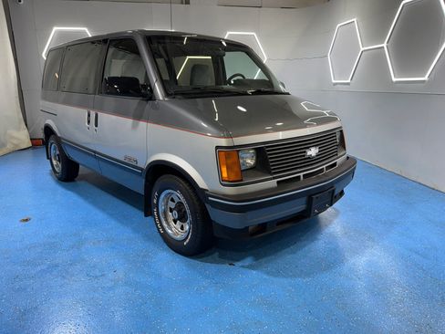 Used 1990 Chevrolet Astro LT image 60