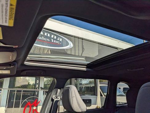 Used 2025 Subaru Forester Premium AWD/4WD image 12