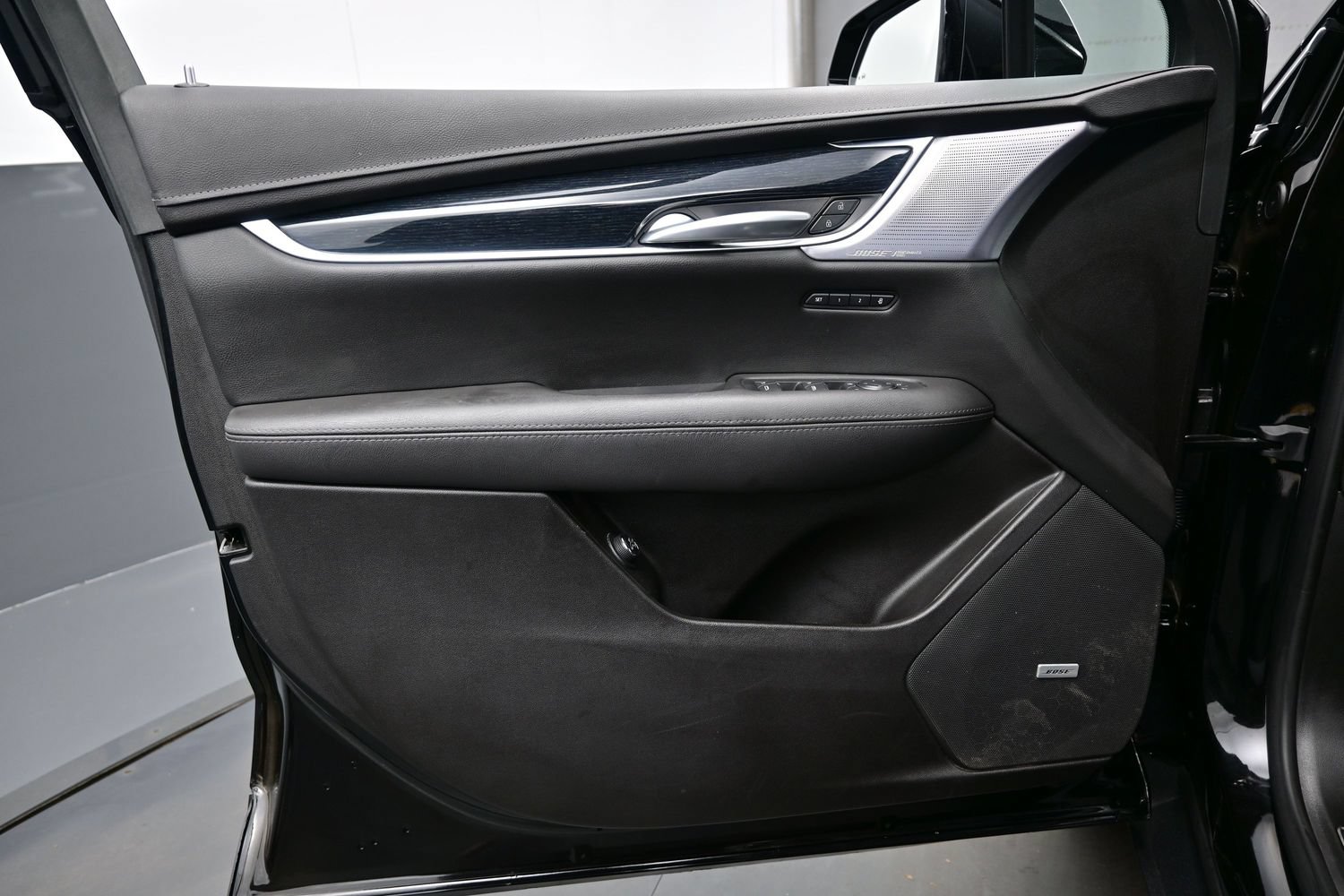 Used 2024 Cadillac XT5 Premium Luxury w/ LPO, Floor Liner Package AWD/4WD image 9