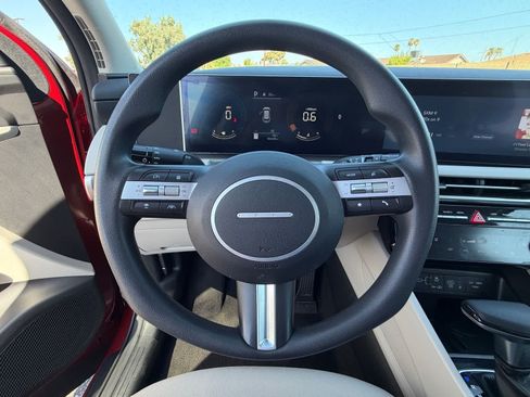 Used 2025 Hyundai Tucson SEL AWD/4WD image 17