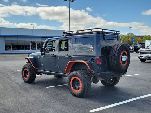 Used 2016 Jeep Wrangler Unlimited Rubicon w/ Connectivity Group AWD/4WD image 13