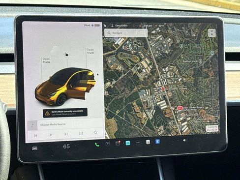 Used 2021 Tesla Model Y Long Range image 29