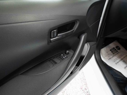 Used 2022 Toyota Corolla LE FWD image 7