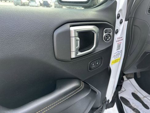 Used 2025 Jeep Wrangler Unlimited Sahara AWD/4WD image 17