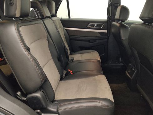 Used 2017 Ford Explorer XLT w/ Equipment Group 202A AWD/4WD image 19
