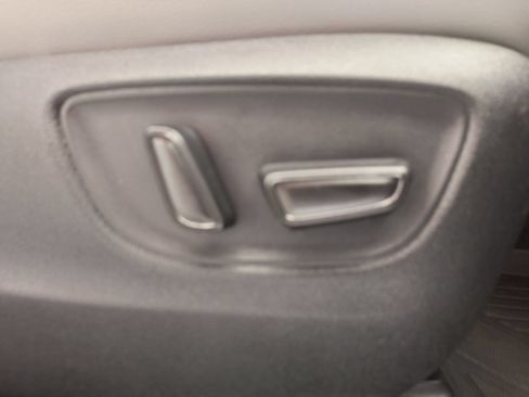 Used 2024 Toyota Sienna XLE FWD image 25