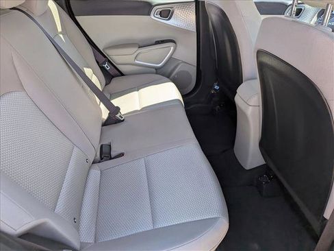 Used 2025 Kia Soul LX w/ LX Technology Package FWD image 18