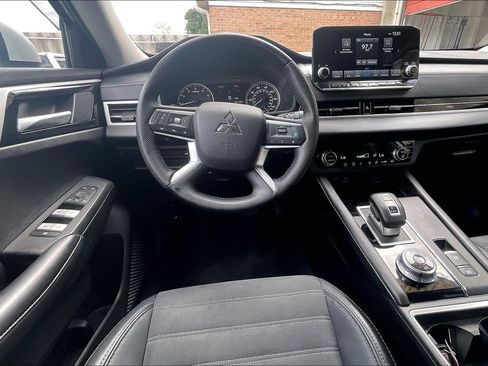 Used 2023 Mitsubishi Outlander SE AWD/4WD image 5