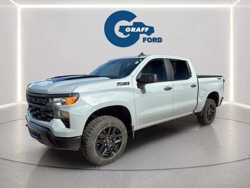 Used 2025 Chevrolet Silverado 1500 Custom Trail Boss w/ Dark Appearance Package AWD/4WD image 12