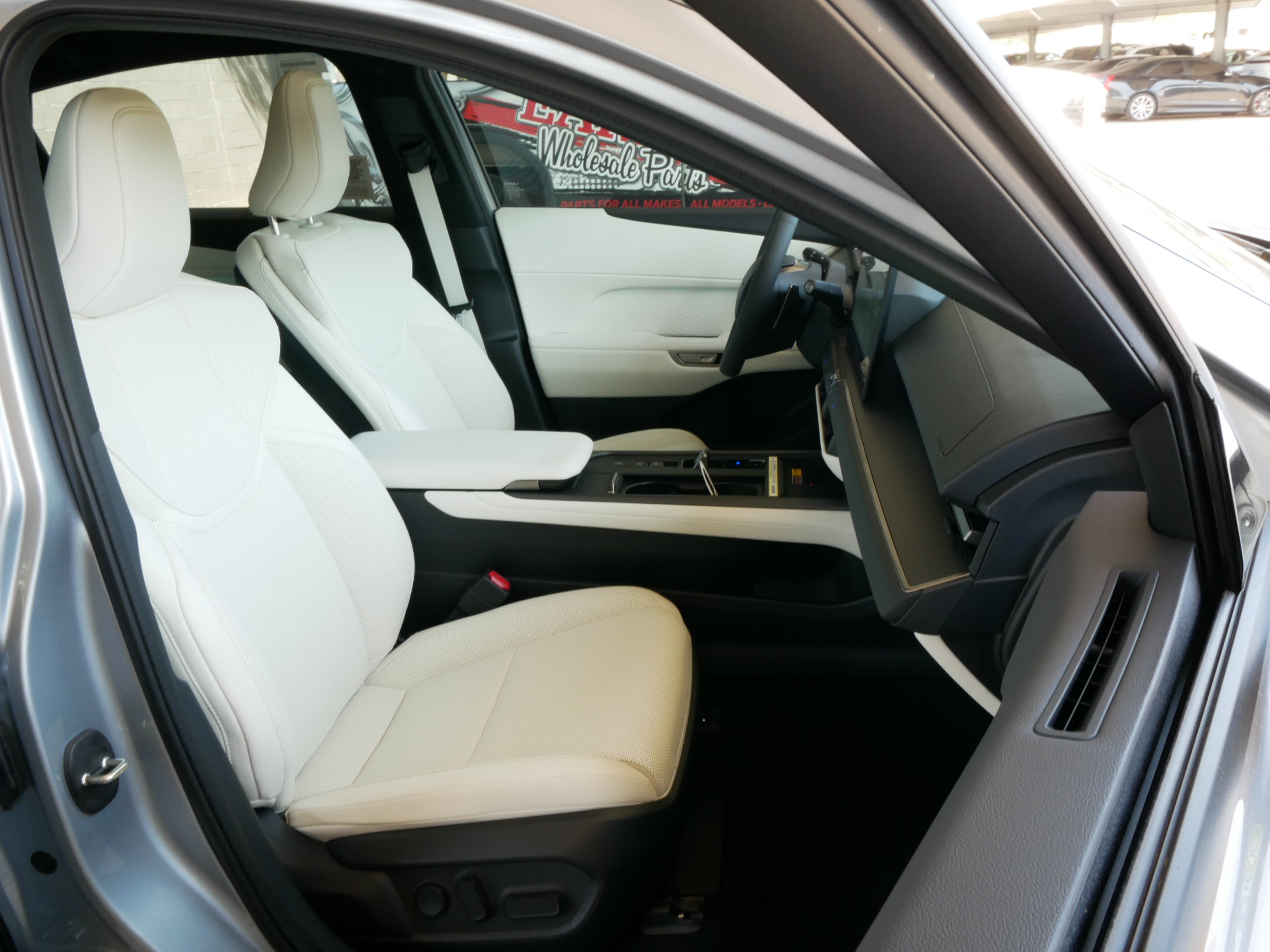 New 2026 Lexus ES 350e w/ Convenience Package FWD image 6