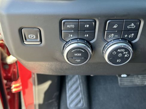 Used 2025 GMC Sierra 1500 AT4 w/ AT4 Premium Package AWD/4WD image 18