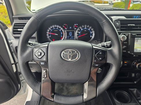 Used 2018 Toyota 4Runner TRD Off-Road Premium AWD/4WD image 14