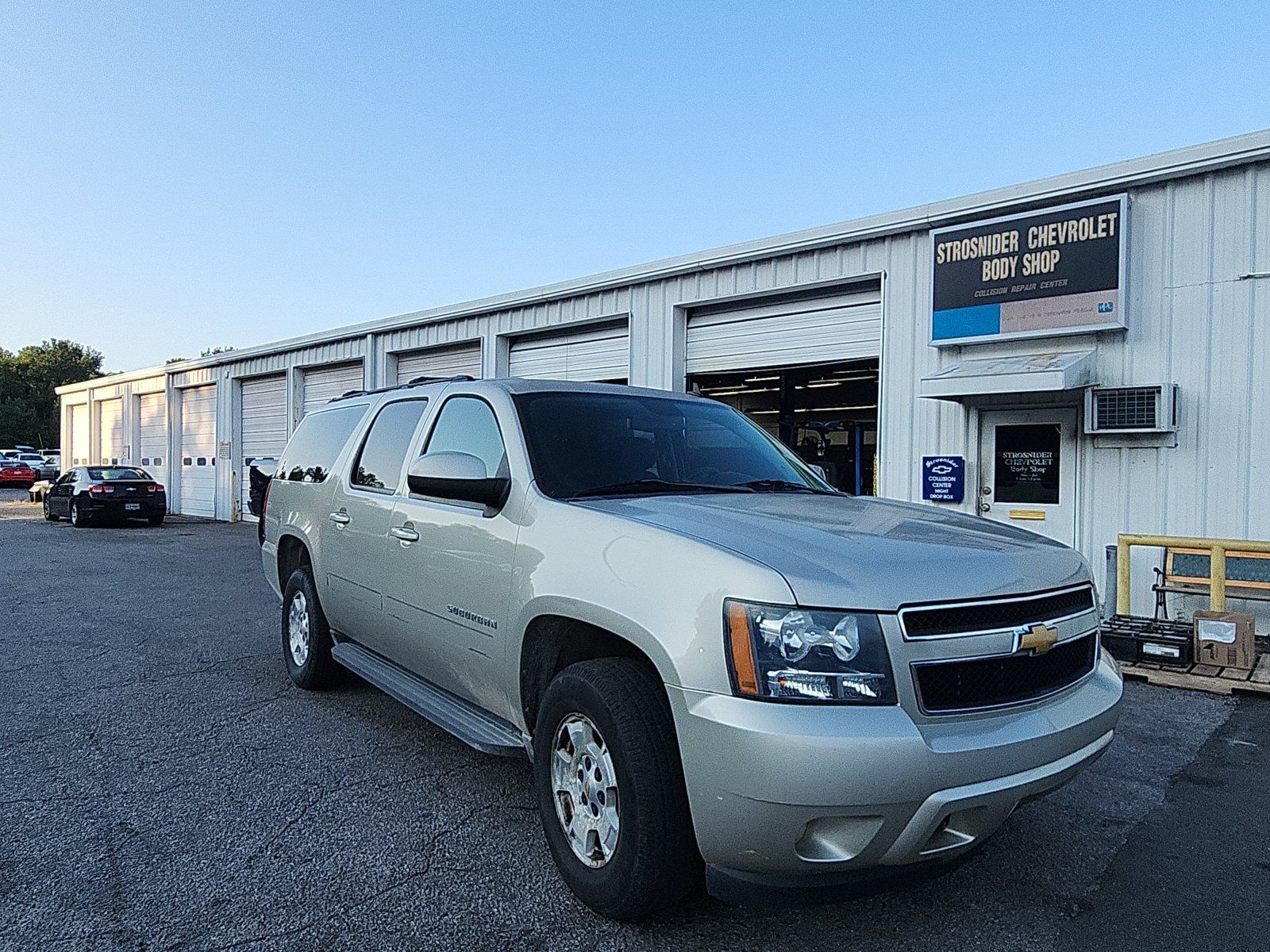 Used 2013 Chevrolet Suburban LS w/ Convenience Package 1 AWD/4WD image 7