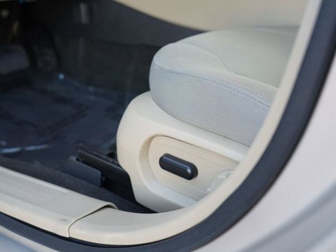 Used 2018 Ford Taurus SE image 15