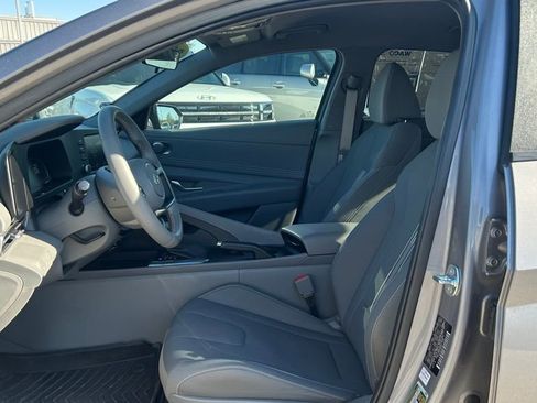 Used 2025 Hyundai Elantra Sport image 22