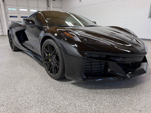 Used 2023 Chevrolet Corvette Z06 w/ Stealth Interior Trim Package RWD image 4