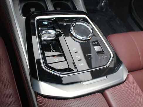 Used 2025 BMW i7 xDrive60 image 17