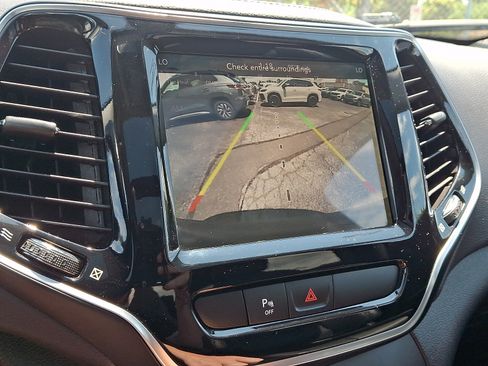 Used 2019 Jeep Cherokee Limited AWD/4WD image 18