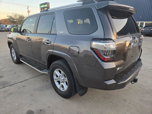 Used 2019 Toyota 4Runner SR5 Premium image 2