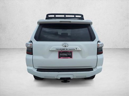 Used 2022 Toyota 4Runner SR5 Premium w/ Moonroof Package AWD/4WD image 8