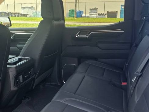 Used 2022 Chevrolet Silverado 1500 LT Trail Boss w/ LT Trail Boss Premium Package AWD/4WD image 7