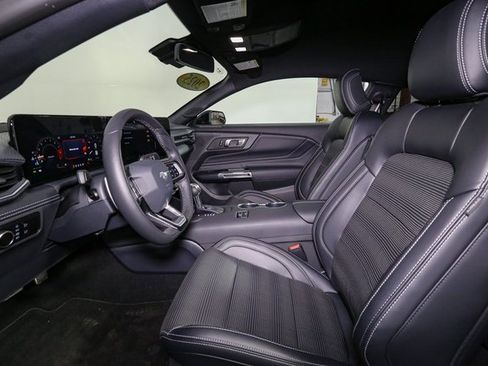 Used 2025 Ford Mustang GT Premium image 39