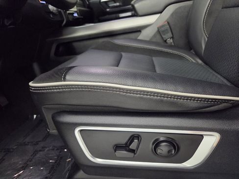 Used 2025 RAM 1500 Laramie RWD image 13