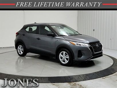 New 2025 Nissan Kicks Play S